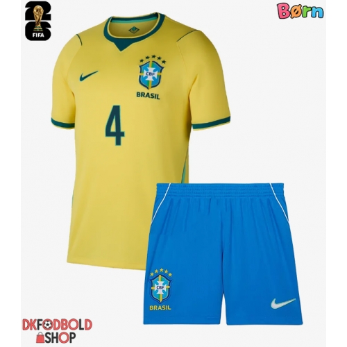 Brasilien Marquinhos #4 Hjemmebanesæt Børn VM 2026 Kort ærmer (+ korte bukser)